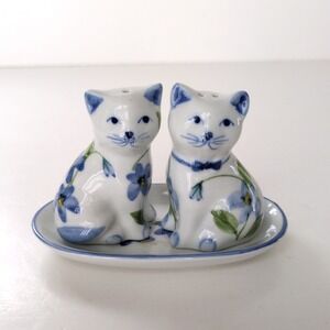 Vtg Andrea by Sadek Cat Couple Salt Pepper Shakers White Blue Floral Kitty Set